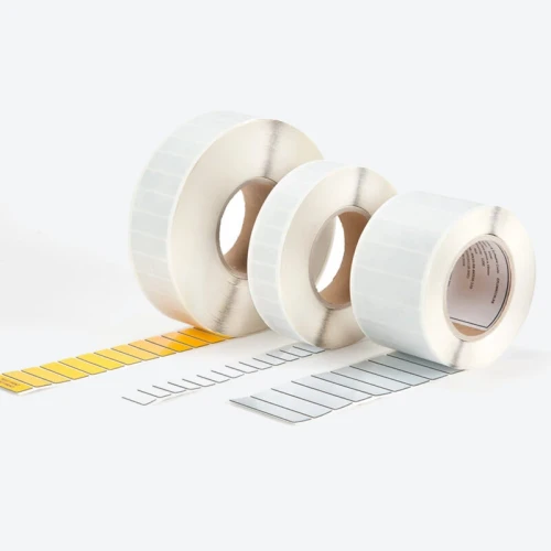 Etykiety samoprzylepne na roli